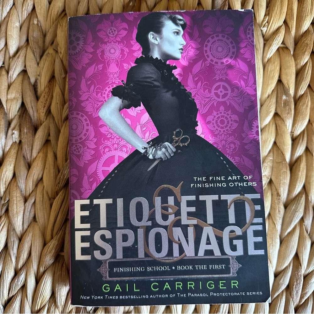 Etiquette & Espionage Finishing School #1 - Gail Carriger - Paperback